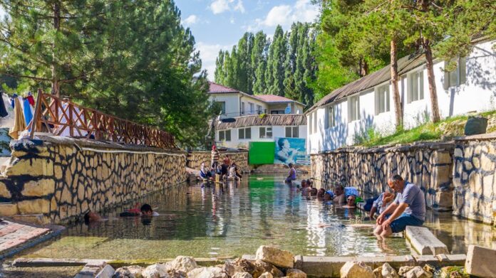 obermain therme - People enjoying the therapeutic thermal springs in Sivas, Turkey, surrounded by na