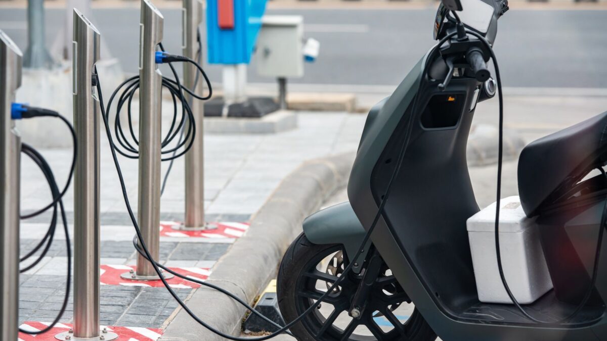E-Bike-Akku pflegen: So halten Sie ihn lange fit
