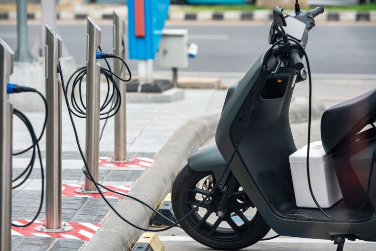 E-Bike-Akku pflegen: So halten Sie ihn lange fit